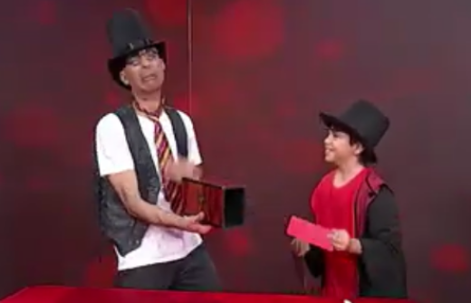 Picanini se corta el brazo !! OMG !!! todo esto delante de su ayudante Dylanosky, pero menos mal que todo vuelve a ser un truco de magia de nuestro querido Mago.